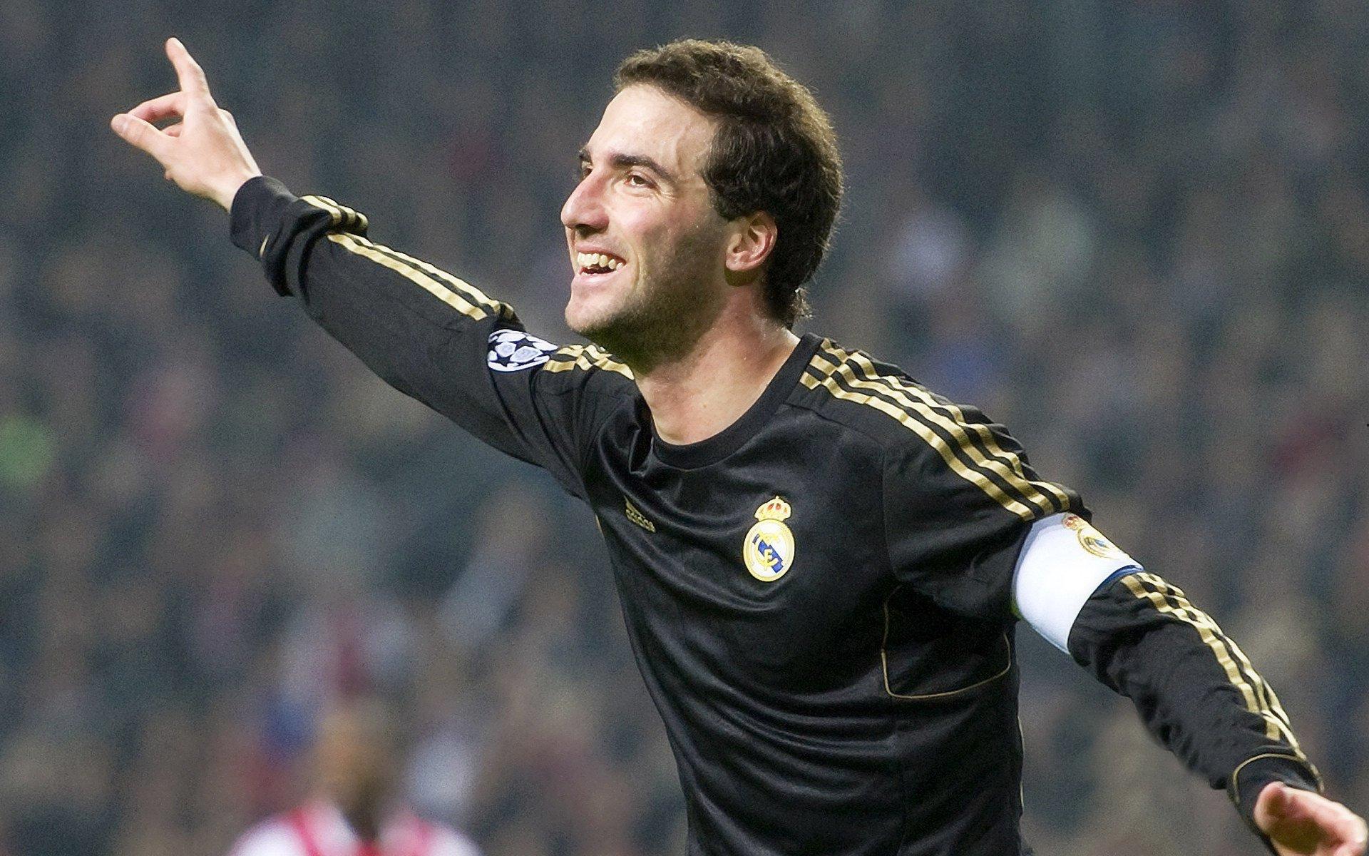 纳达尔鏖战五盘险胜德约科维奇 法网半决赛上演史诗对决